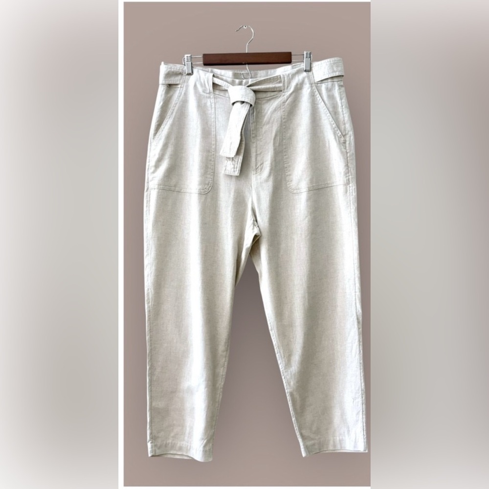 BANANA REPUBLIC Factory Linen Blend Utility
Pant in Flax, with belt, size 10